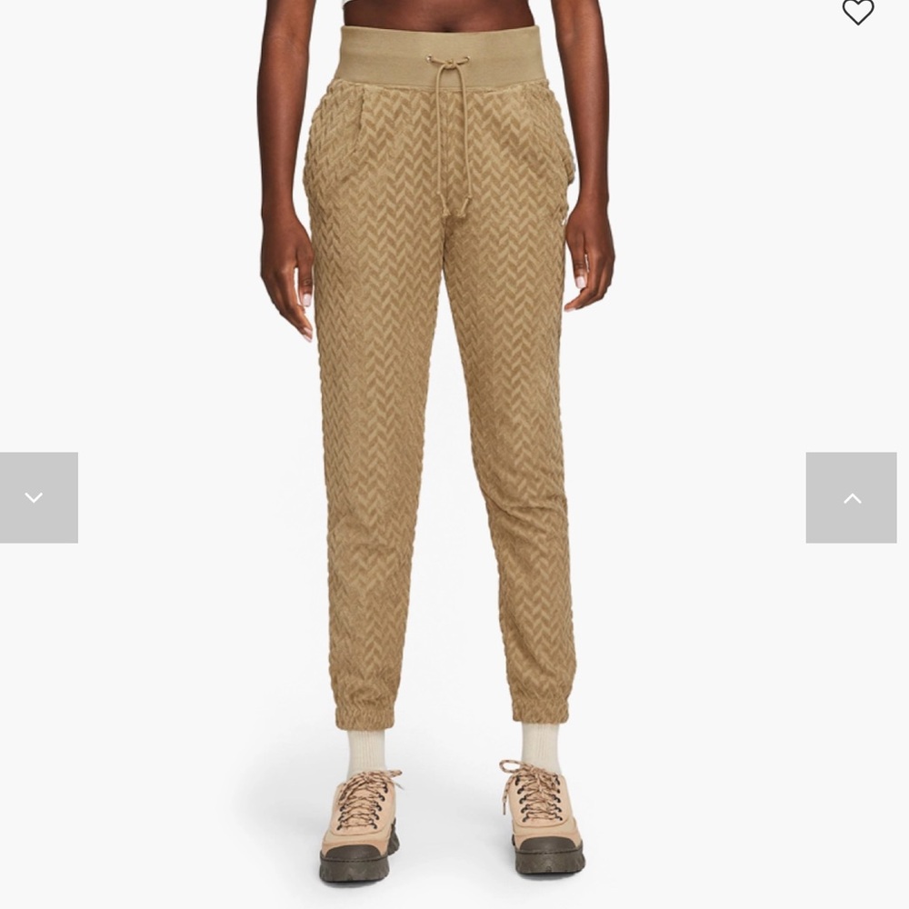Nike Women's Sportswear Everyday Modern High-Waisted Joggers Towel Beige
